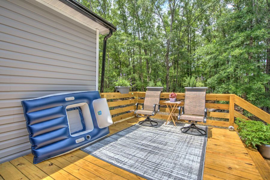 Exterior details and patio area of a home in , Summerton (Image 20).
