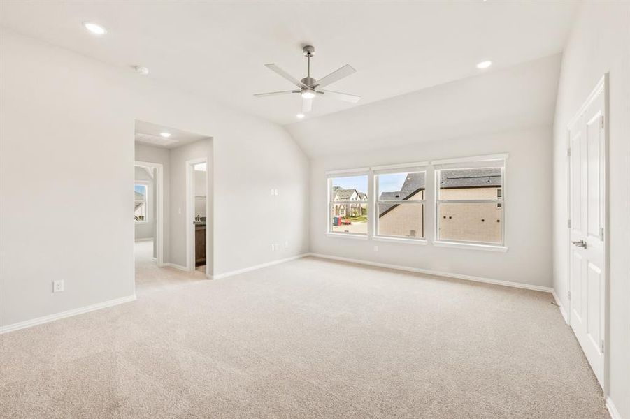 Spacious, unfurnished interior of a new home in Creekview Meadows, Pilot Point (Image 32).