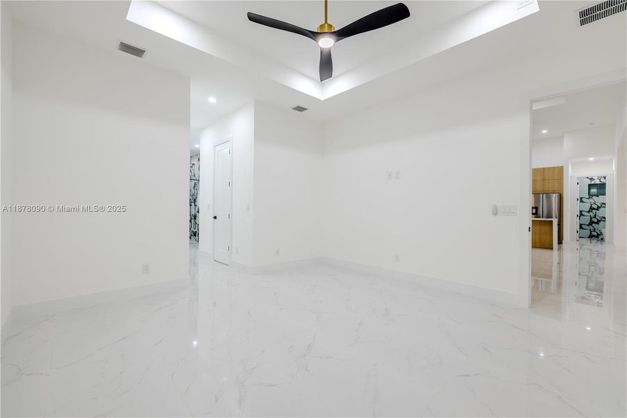 Spacious, unfurnished interior of a new home in , Cape Coral (Image 16).