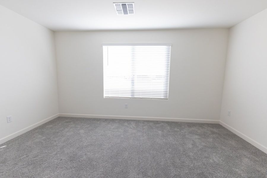 Spacious, unfurnished interior of a new home in Mirador Point, Tucson (Image 7).