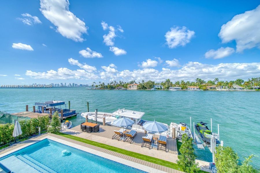 Community amenities in , North Bay Village (Image 32).