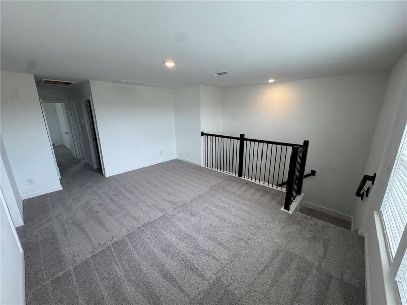 Spacious, unfurnished interior of a new home in River Ranch, Dayton (Image 9).