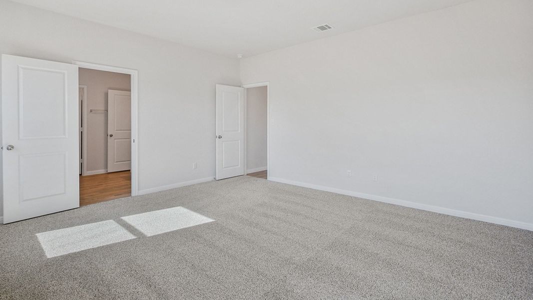 Spacious, unfurnished interior of a new home in Thunder Rock, Marble Falls (Image 25).