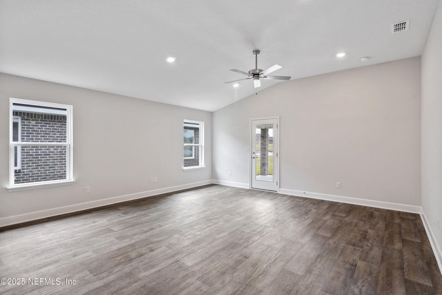 Spacious, unfurnished interior of a new home in Shadow Crest at Rolling Hills, Green Cove Springs (Image 12).