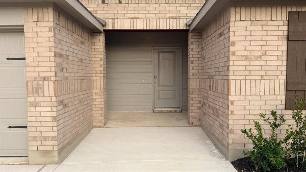 Exterior details and patio area of a home in Meadowbrook Estates, Cleburne (Image 16).