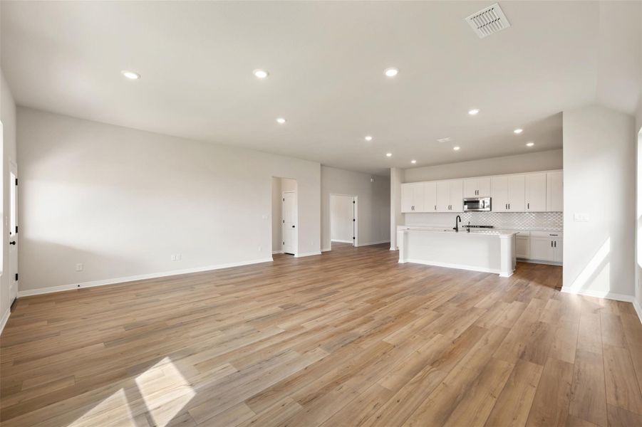 Spacious, unfurnished interior of a new home in The Colony, Bastrop (Image 18).