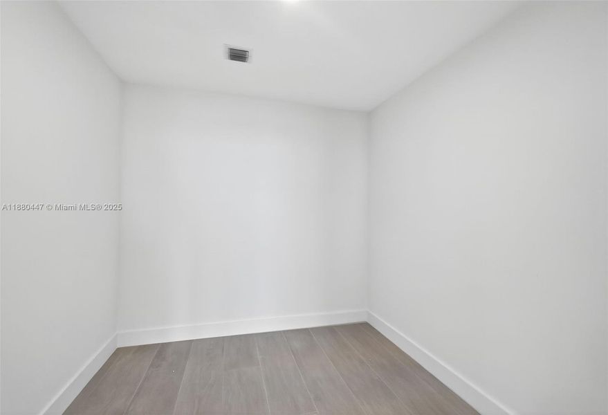 Spacious, unfurnished interior of a new home in , Miami (Image 18).