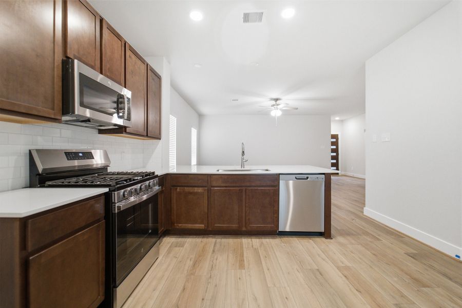 Furnished interior view inside a new home in Steed Landing, Texas City (Image 8).