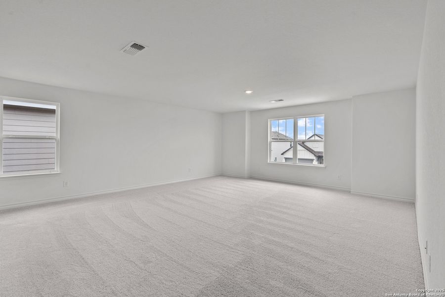 Spacious, unfurnished interior of a new home in Corley Farms, Boerne (Image 30).