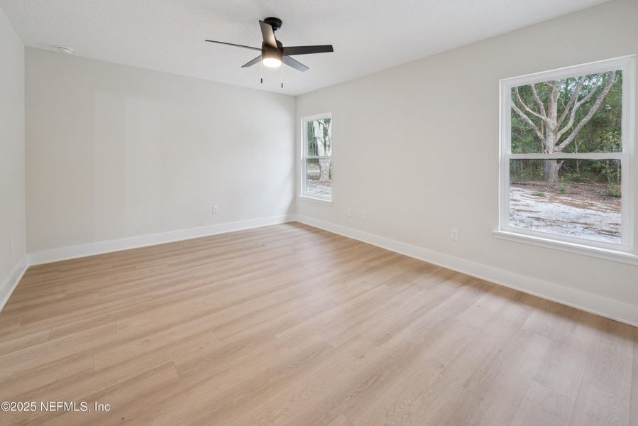 Spacious, unfurnished interior of a new home in , Florahome (Image 31).