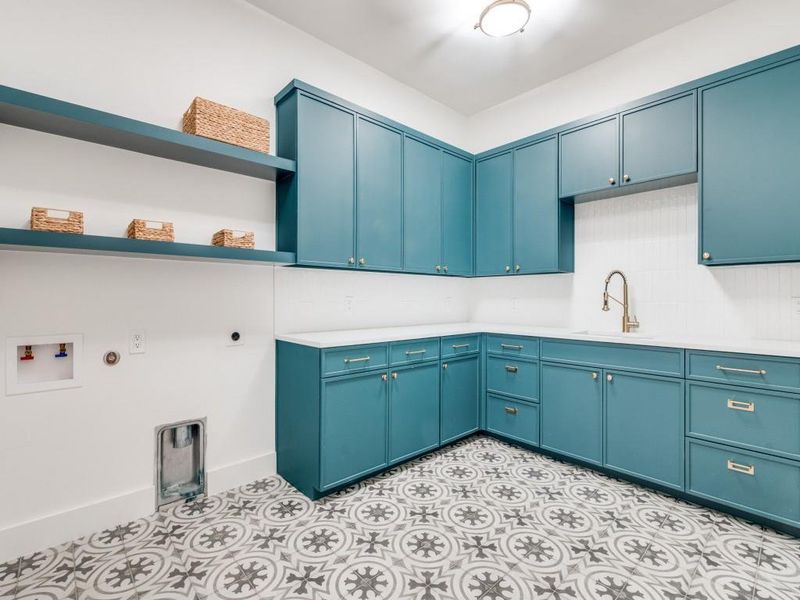 Furnished interior view inside a new home in , Dallas (Image 31).