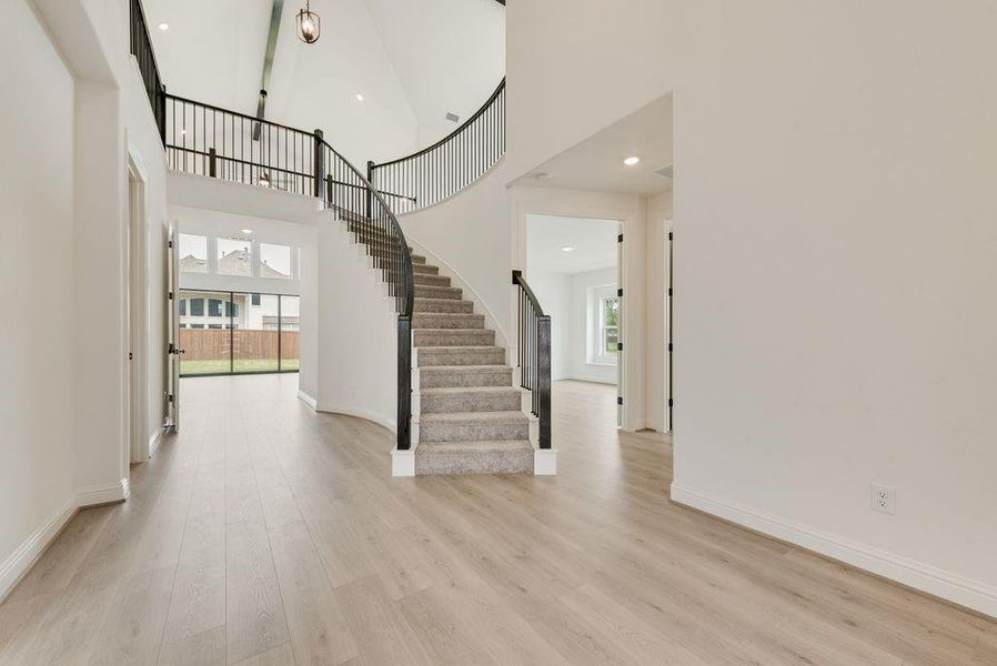 Spacious, unfurnished interior of a new home in Dominion of Pleasant Valley, Wylie (Image 33). Spacious, unfurnished interior of a new home in Dominion of Pleasant Valley, Wylie (Image 33).