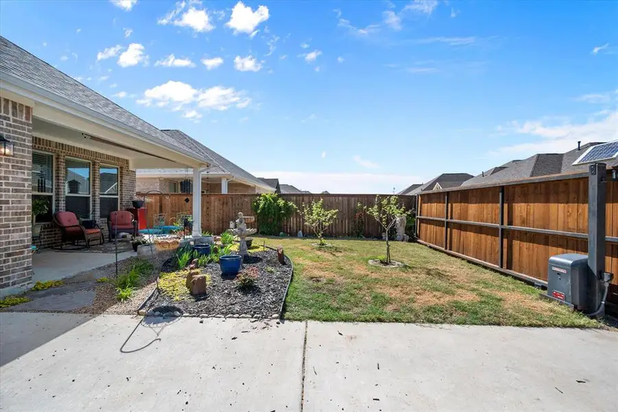 Exterior details and patio area of a home in , Waxahachie (Image 3).