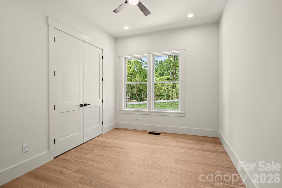 Spacious, unfurnished interior of a new home in , Etowah (Image 31).