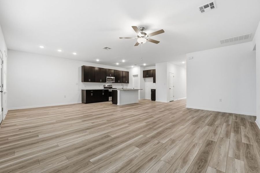 Spacious, unfurnished interior of a new home in Lisso 50s, Pflugerville (Image 12).