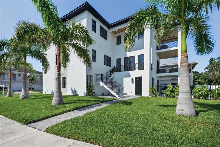 Exterior details and patio area of a home in , Redington Shores (Image 3).