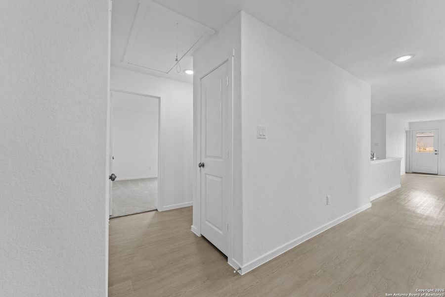 Spacious, unfurnished interior of a new home in Voss Farms, New Braunfels (Image 12).