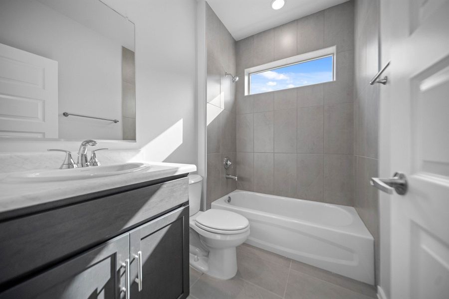 Representative furnished interior of a home built from the Prado by Hakes Brothers in Summer Sky North, El Paso (Image 15).