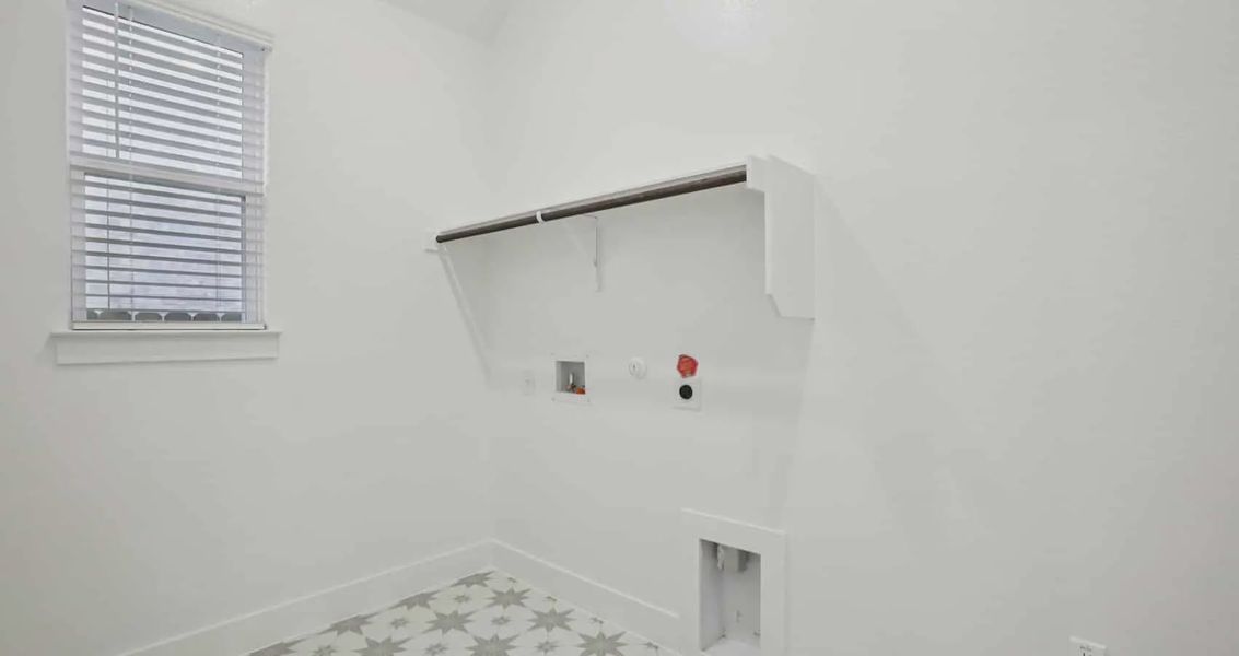 Spacious, unfurnished interior of a new home in 6 Creeks, Kyle (Image 17).