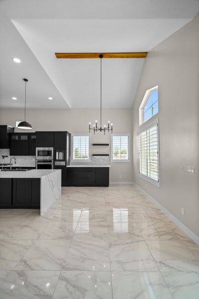 Spacious, unfurnished interior of a new home in Verdancia, El Paso (Image 19).
