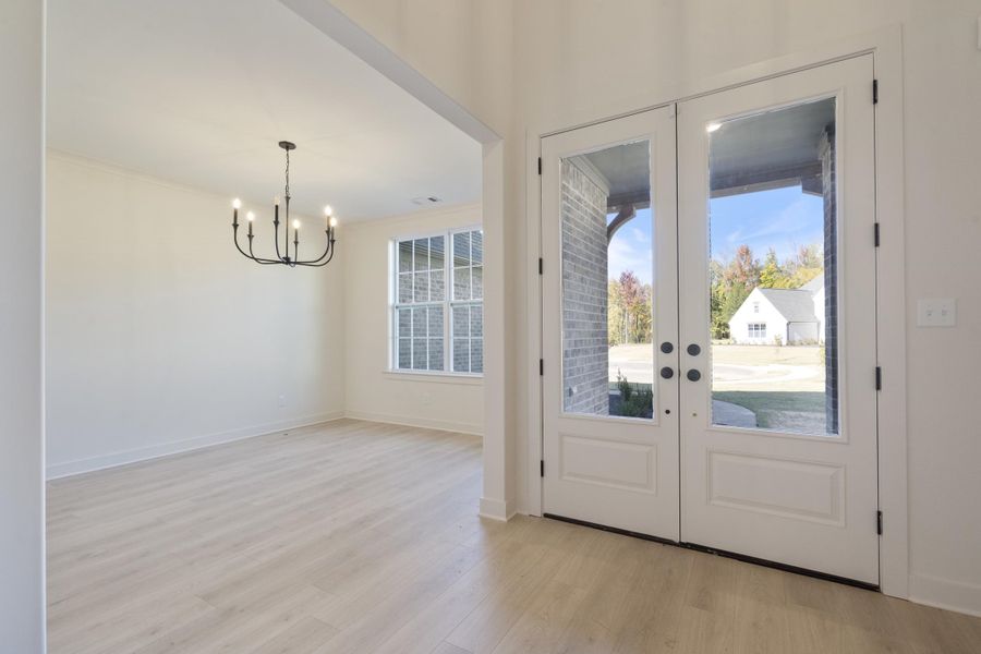 Spacious, unfurnished interior of a new home in White Oak, Arlington (Image 15).
