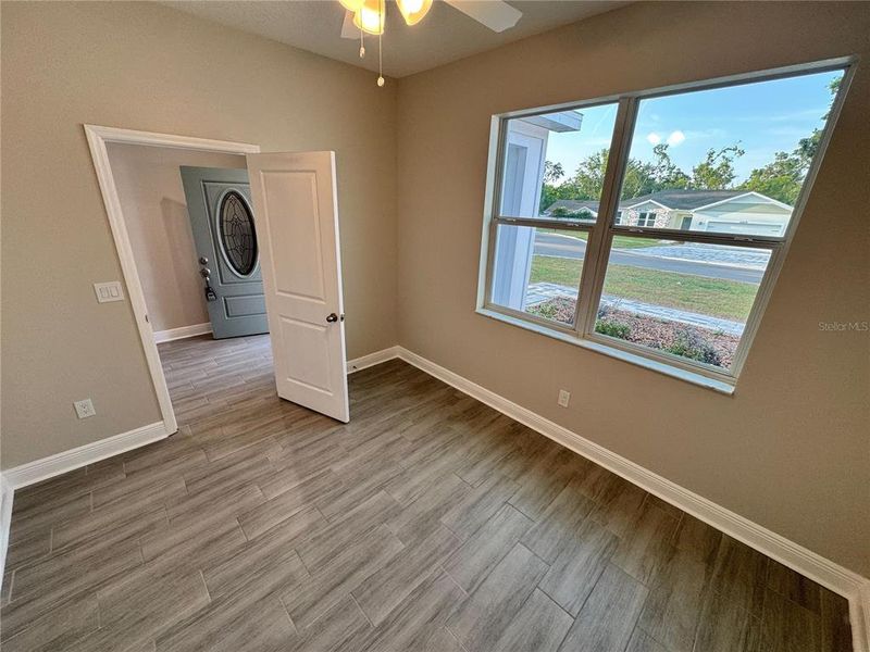Spacious, unfurnished interior of a new home in , Dade City (Image 37).
