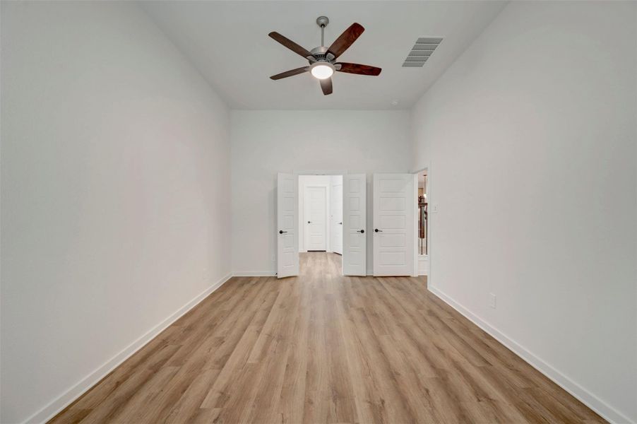 Spacious, unfurnished interior of a new home in Sorella, Tomball (Image 33).