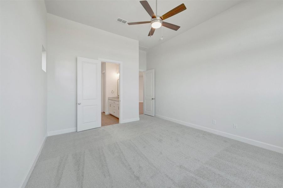 Spacious, unfurnished interior of a new home in Sienna - Grove Collection, Missouri City (Image 14).