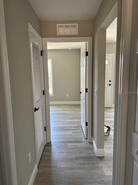 Spacious, unfurnished interior of a new home in , Citrus Springs (Image 24).