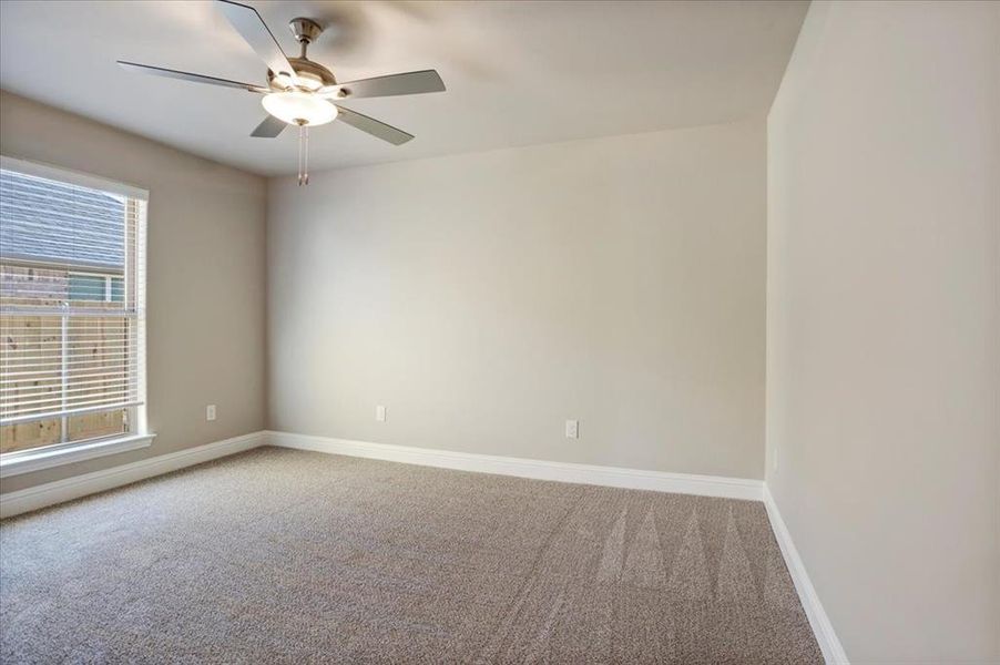 Spacious, unfurnished interior of a new home in , Sherman (Image 16).