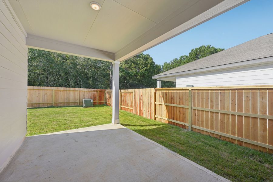 Representative exterior details of a home built from the Glimmer by Starlight Homes in Spring Creek Trails, Magnolia (Image 21).