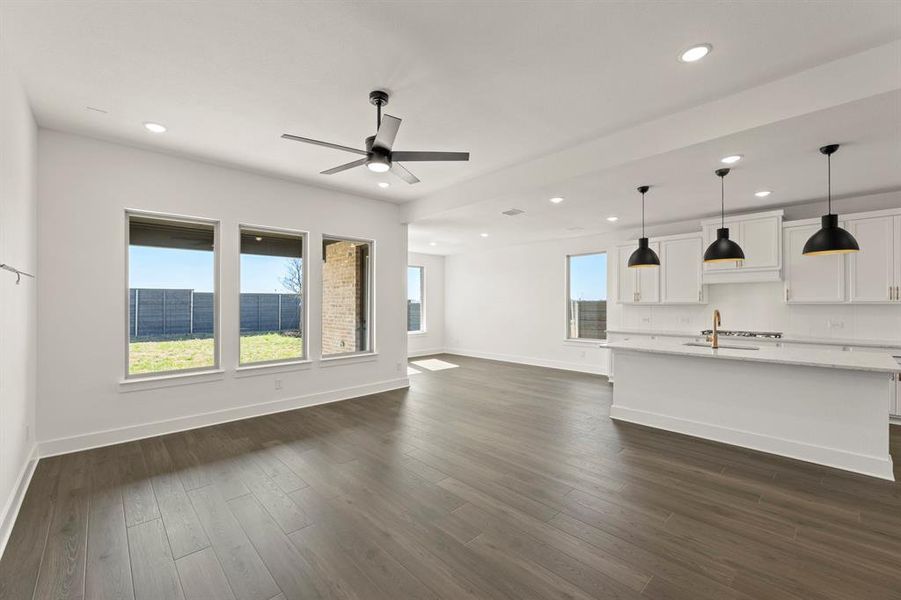 07. 612 Corner Post - Family