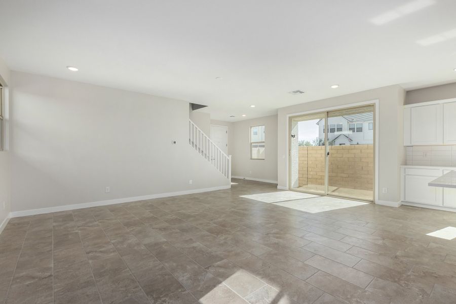 Spacious, unfurnished interior of a new home in Estrella, Goodyear (Image 7).