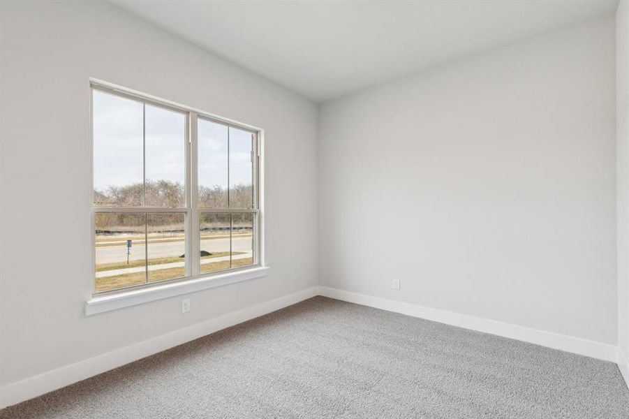 Spacious, unfurnished interior of a new home in Dove Hollow, Waxahachie (Image 25).