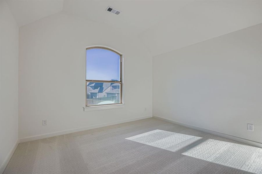 Spacious, unfurnished interior of a new home in Mosaic 40s, Celina (Image 21).