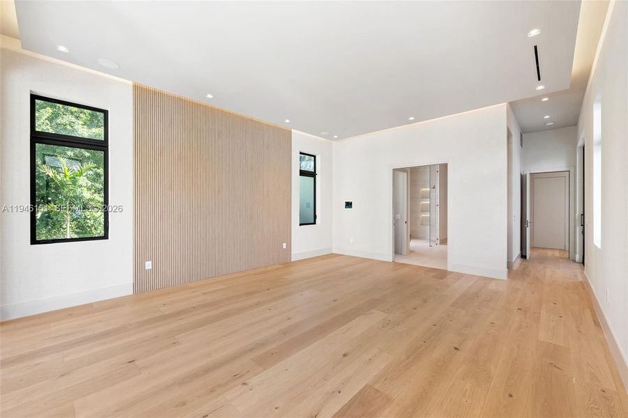 Spacious, unfurnished interior of a new home in , Pinecrest (Image 69).