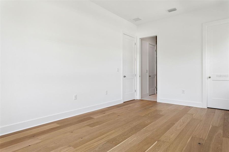 Spacious, unfurnished interior of a new home in , Tampa (Image 34).