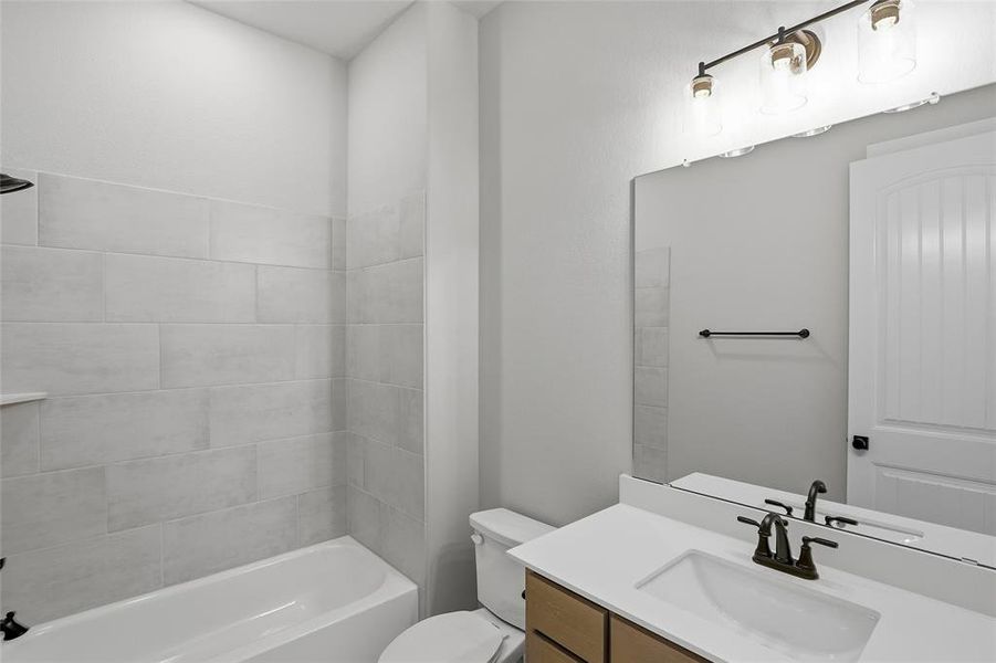 Bathroom with vanity and washtub / shower combination