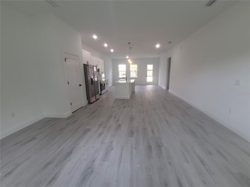Spacious, unfurnished interior of a new home in , Ocala (Image 7).