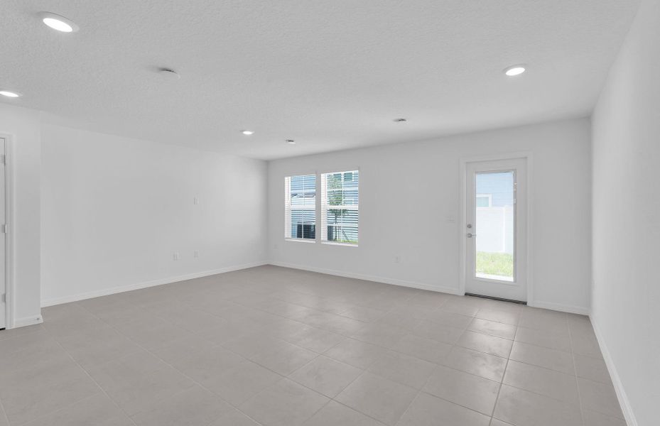 Spacious, unfurnished interior of a new home in Normandy Pines, Jacksonville (Image 17).