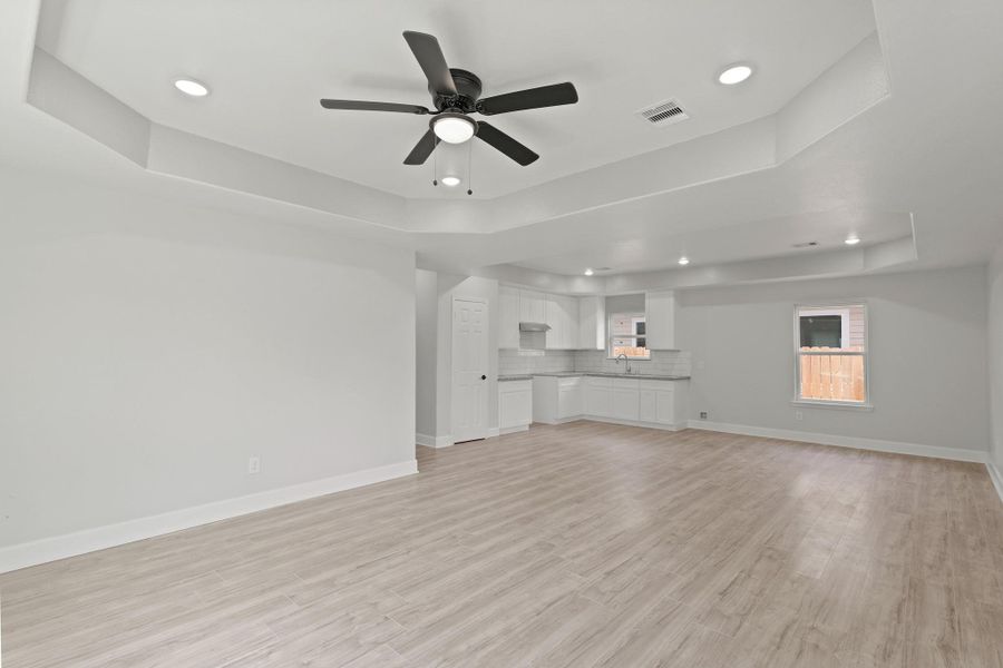 Spacious, unfurnished interior of a new home in , Houston (Image 24).