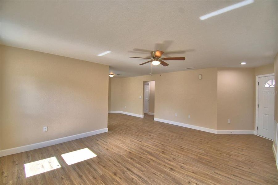 Spacious, unfurnished interior of a new home in , Lake Wales (Image 11).