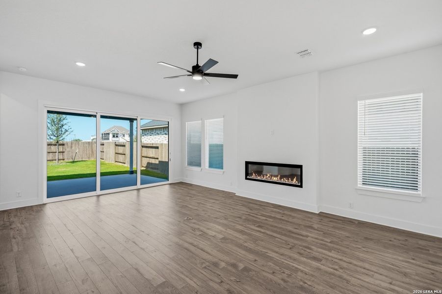 Spacious, unfurnished interior of a new home in Prominence Urban, San Antonio (Image 21).