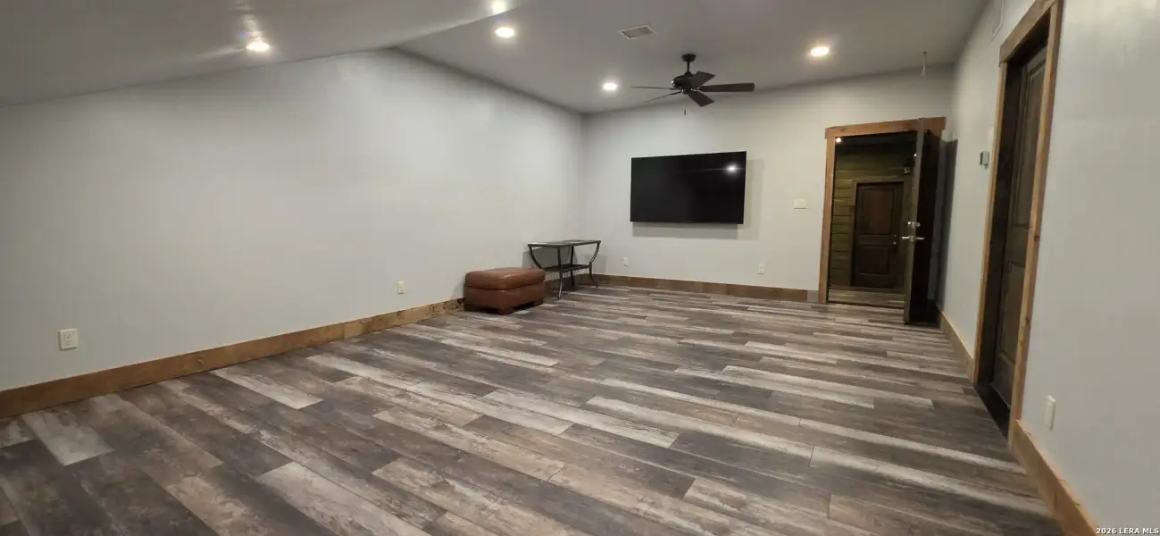 Spacious, unfurnished interior of a new home in , Leakey (Image 20).
