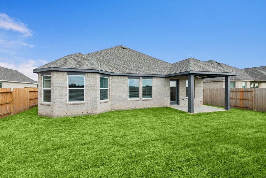 Exterior details and patio area of a home in Lago Mar, Santa Fe (Image 2). Exterior details and patio area of a home in Lago Mar, Santa Fe (Image 2).
