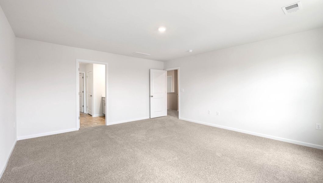 Spacious, unfurnished interior of a new home in Woodglen, Piedmont (Image 24).