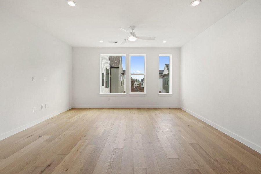 Images are for illustrative purposes only. Photos reflect a similar floor plan and are intended to convey the overall look and feel of the interiors.