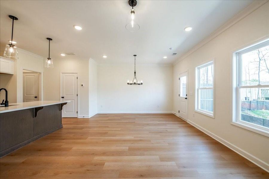 Spacious, unfurnished interior of a new home in Cherokee Township, Acworth (Image 29).