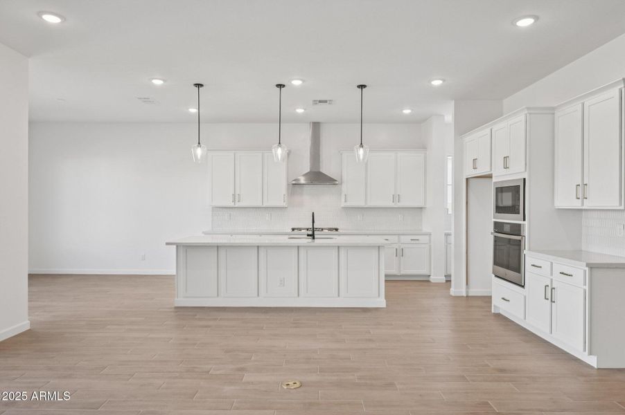 17-web-or-mls-E Stirrup St-S1212-017 17-web-or-mls-E Stirrup St-S1212-017