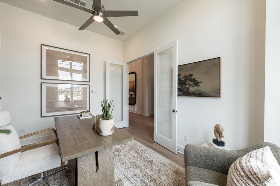 Representative furnished interior of a home built from the Fulbright by Tri Pointe Homes in Sienna 60’, Missouri City (Image 8).